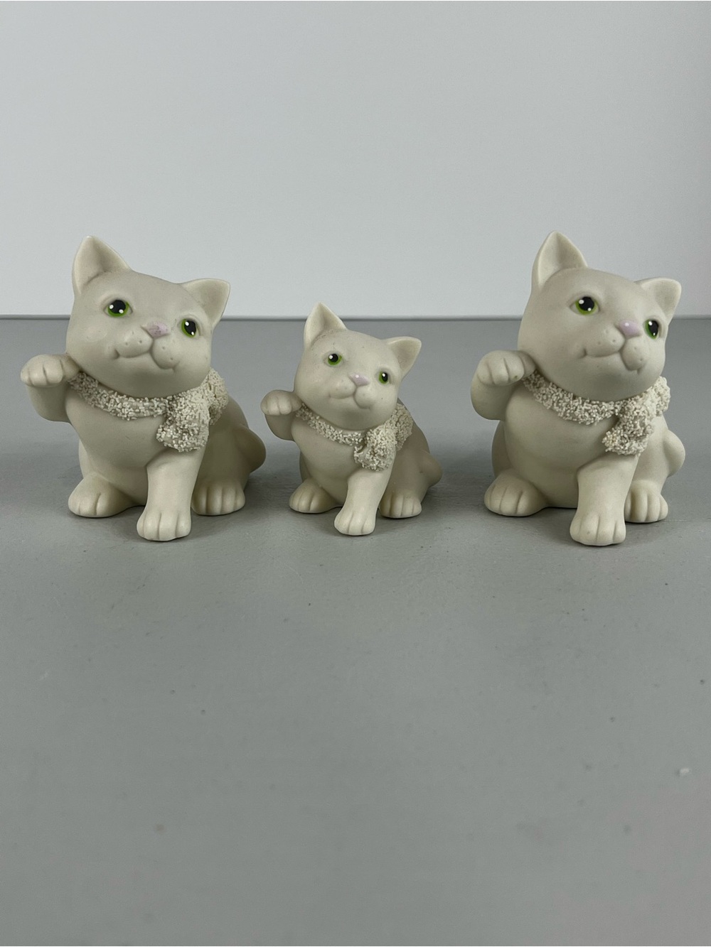 Department 56 Snowbunnies "Easter Animal 1999, Cat" collectibles
